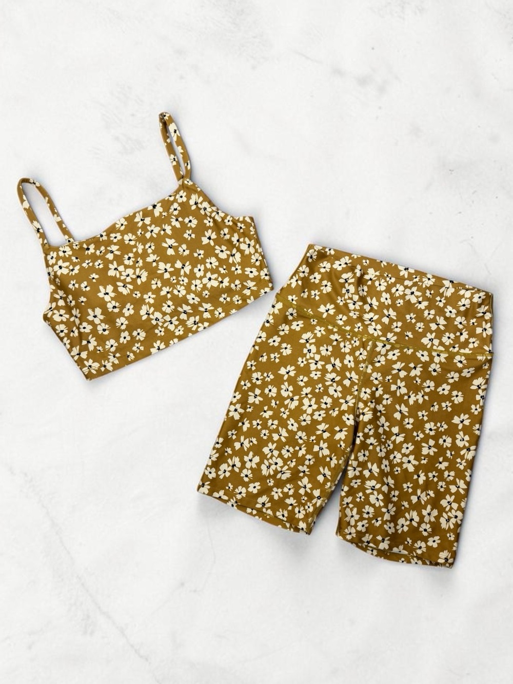 Sage Collective Daisy Gold Mustard Yellow Sports Bra Biker Short Set Size Small